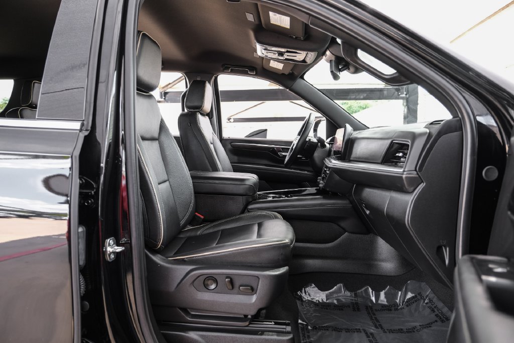 Used 2026 Chevrolet Suburban Premier AWD/4WD image 29