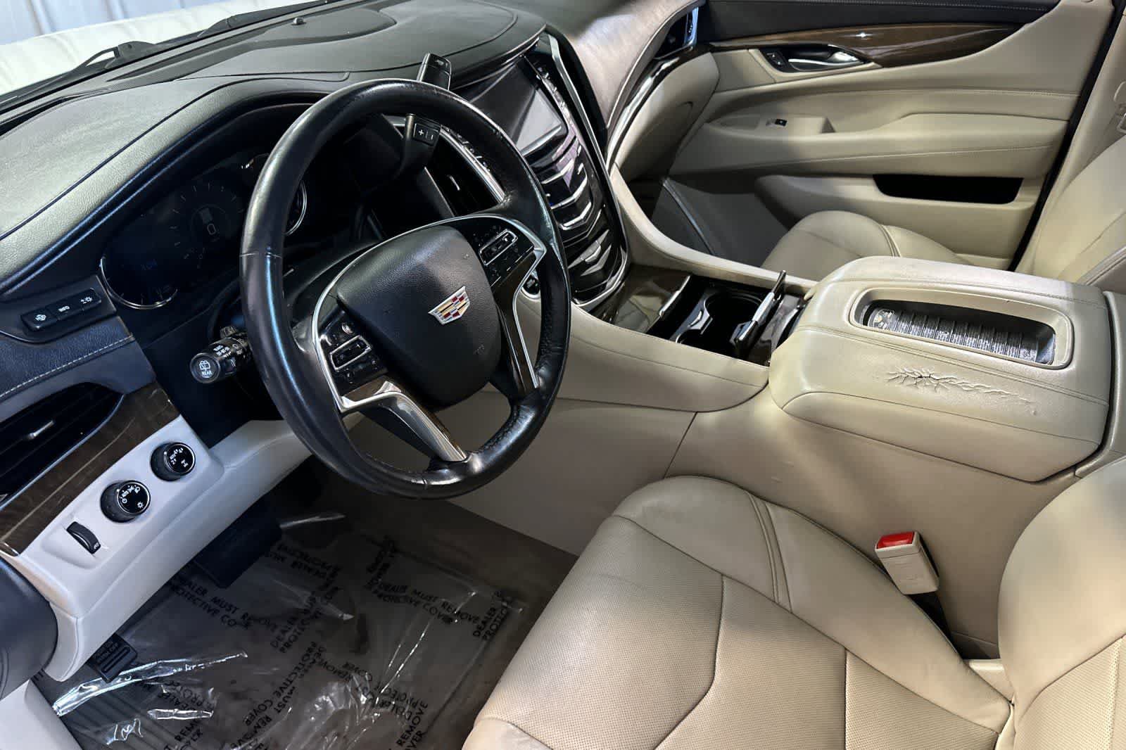 Used 2020 Cadillac Escalade Luxury AWD/4WD image 12