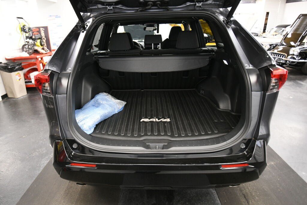 Used 2023 Toyota RAV4 SE w/ Weather & Moonroof Package AWD/4WD image 23