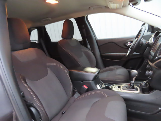 Used 2016 Jeep Cherokee Latitude w/ Comfort/Convenience Group AWD/4WD image 26