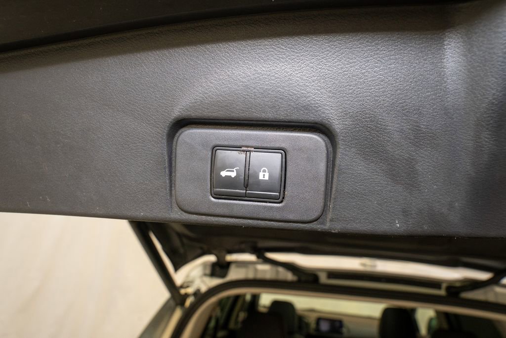 Used 2023 Nissan Rogue SV w/ SV Premium B Package image 6