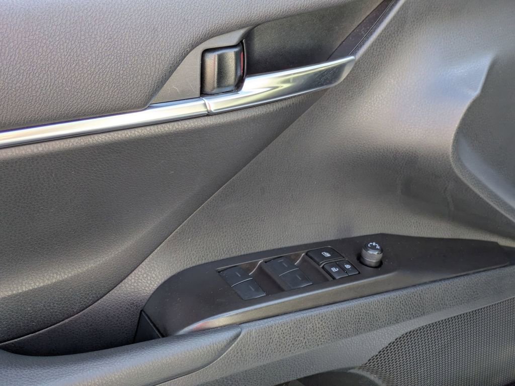 Used 2024 Toyota Camry SE image 16