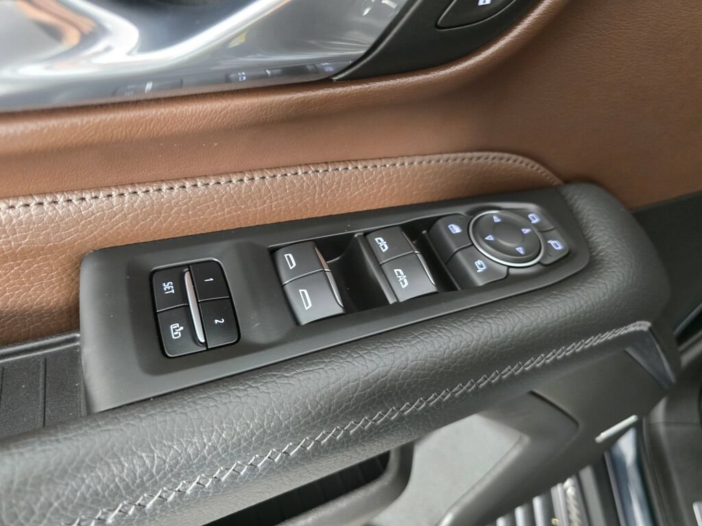Used 2021 GMC Yukon Denali w/ Denali Ultimate Package AWD/4WD image 21