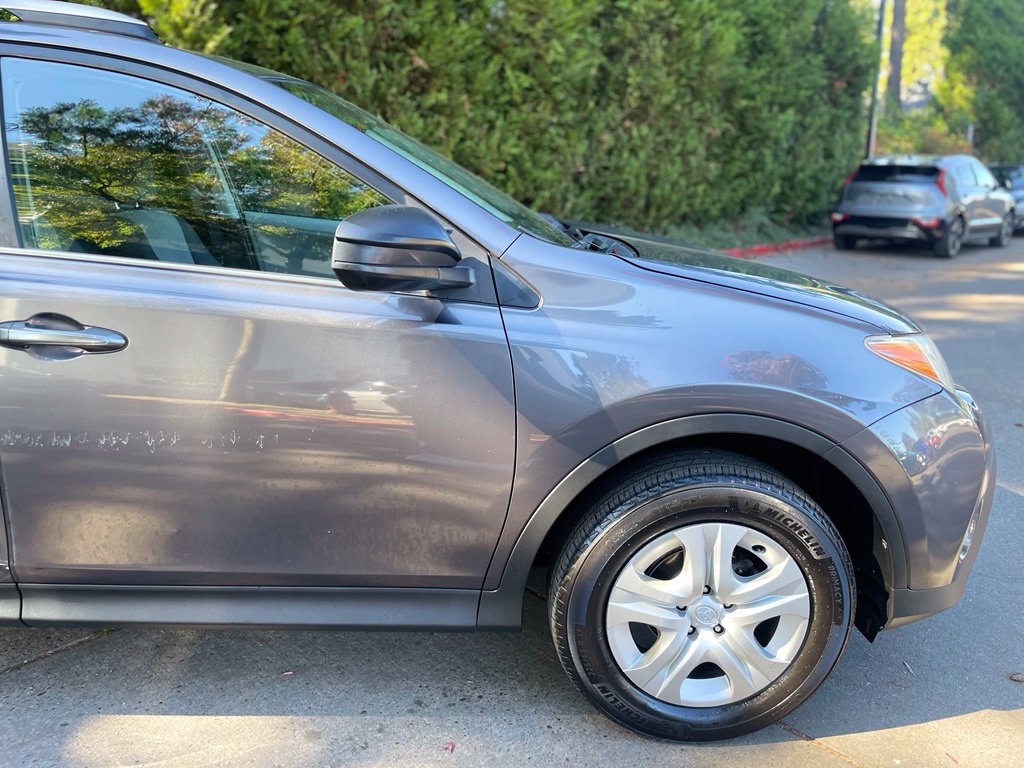 Used 2013 Toyota RAV4 LE AWD/4WD image 2