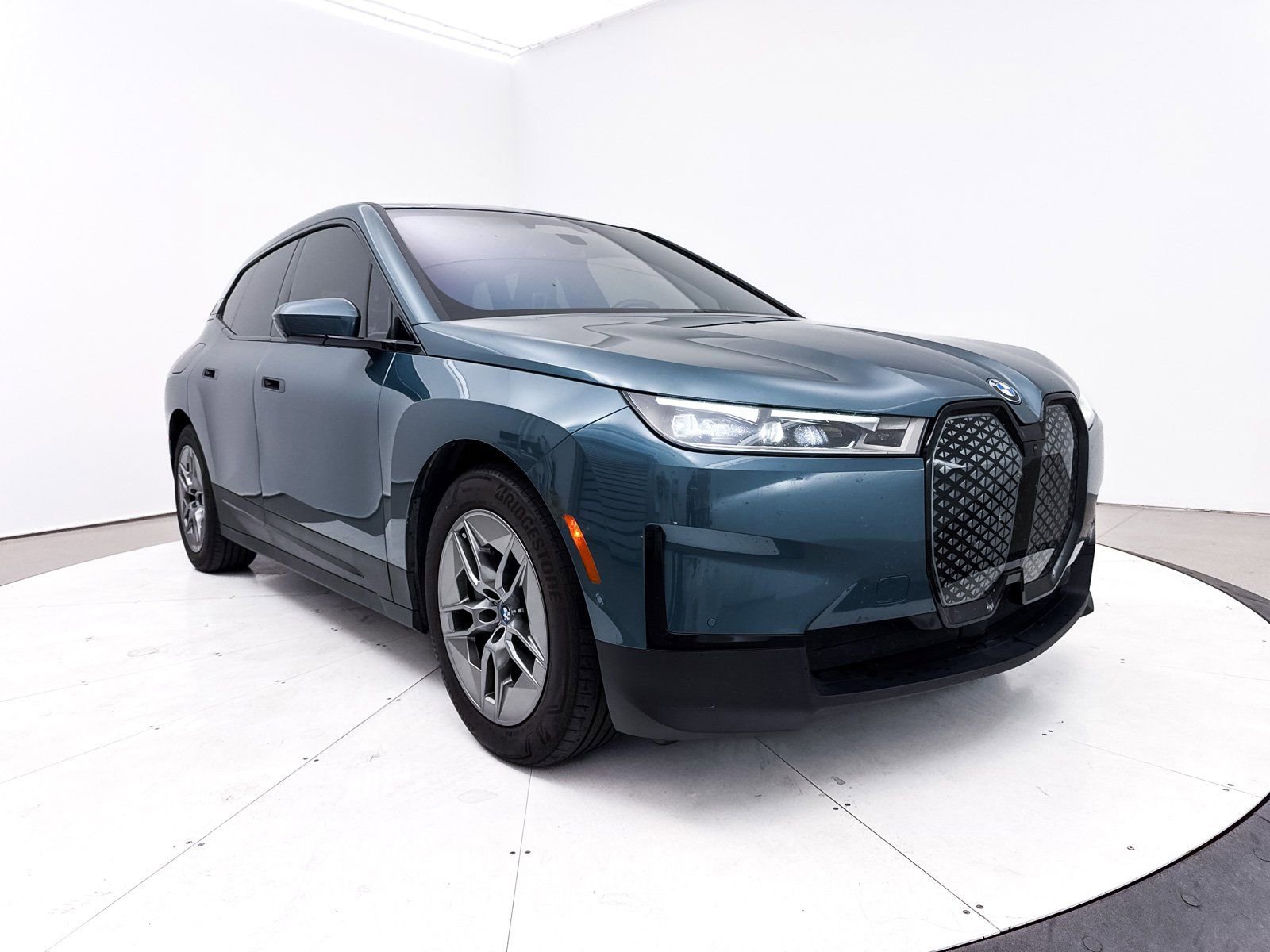 Used 2022 BMW iX xDrive50 w/ Premium Package image 13