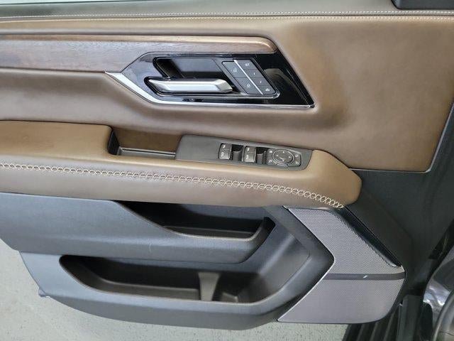 Used 2025 GMC Yukon Denali Ultimate w/ LPO, Floor Liner Package AWD/4WD image 18