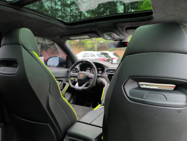 Used 2022 Lamborghini Urus AWD/4WD image 19