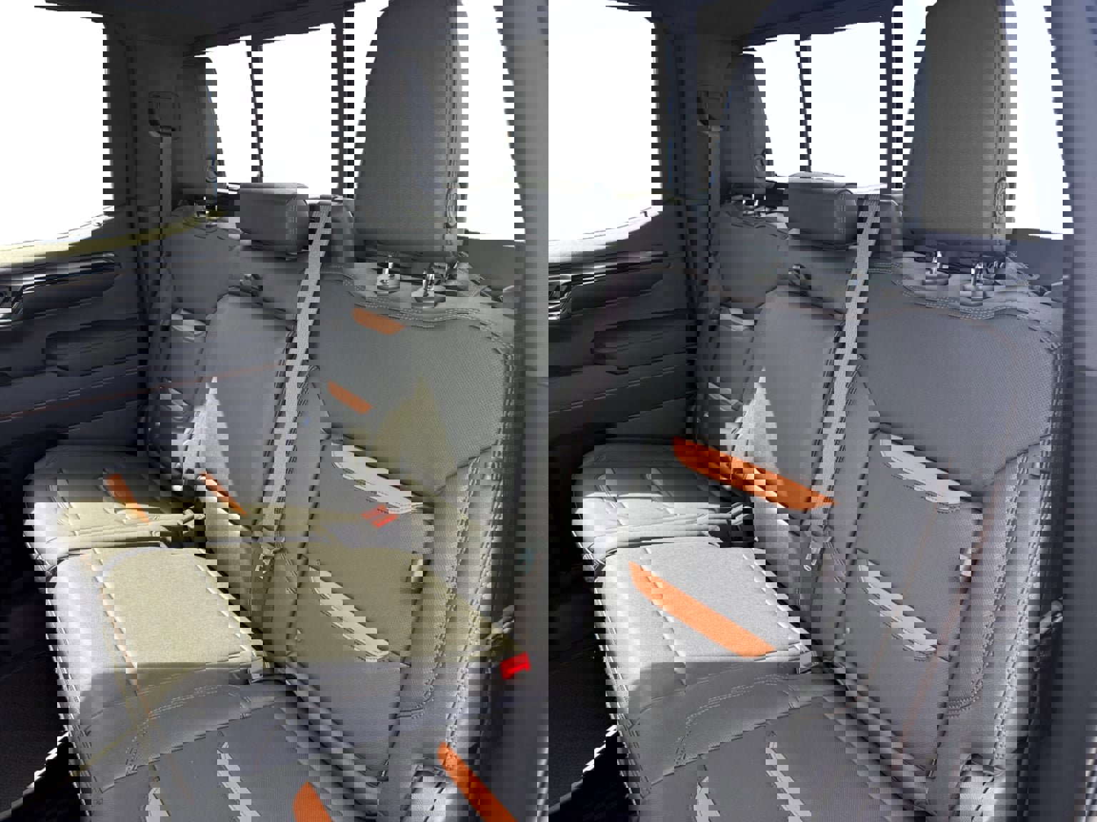 Used 2024 GMC Sierra 1500 AT4 w/ Technology Package image 16