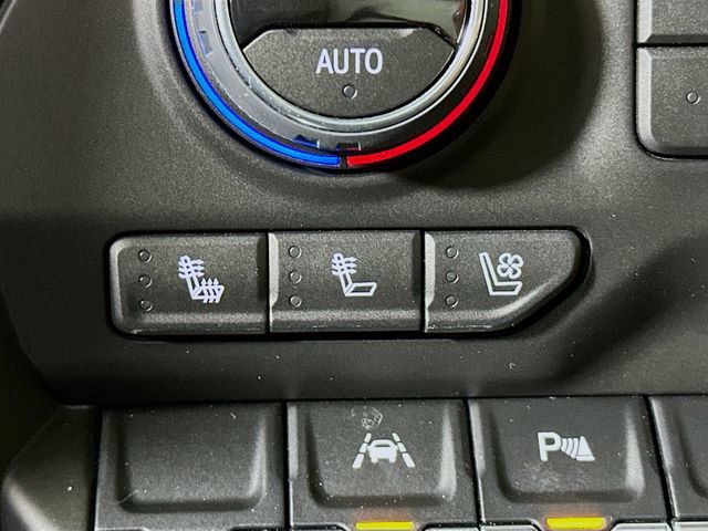 Used 2022 Chevrolet Silverado 1500 High Country w/ Technology Package image 24