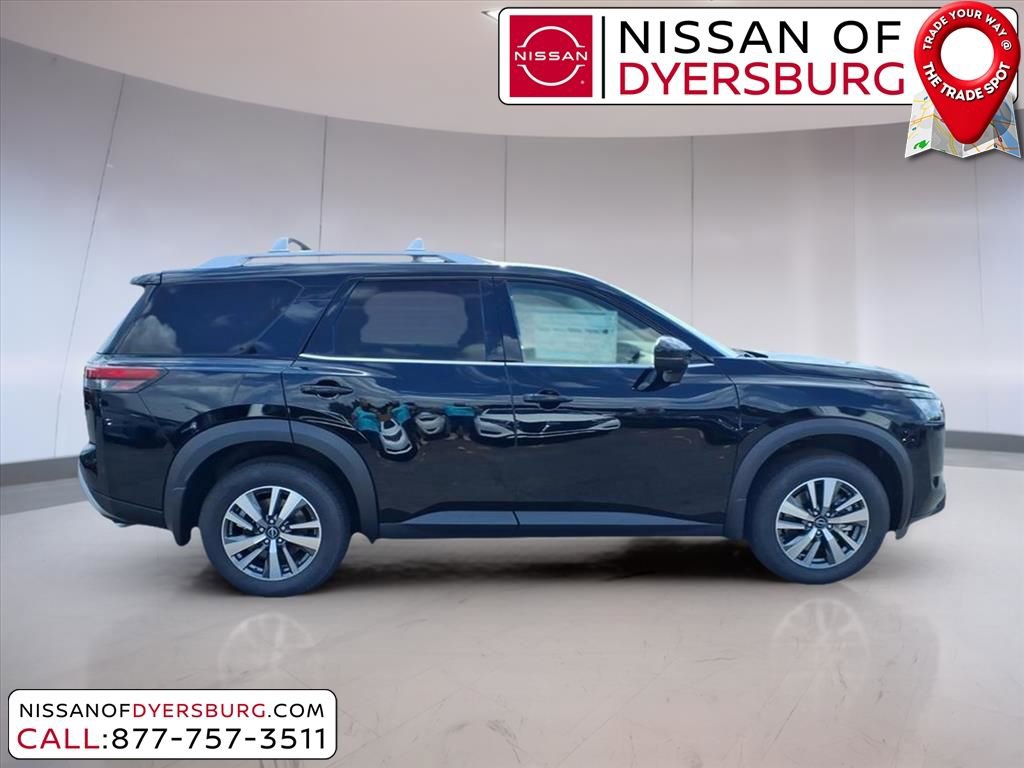 New 2025 Nissan Pathfinder SL image 2