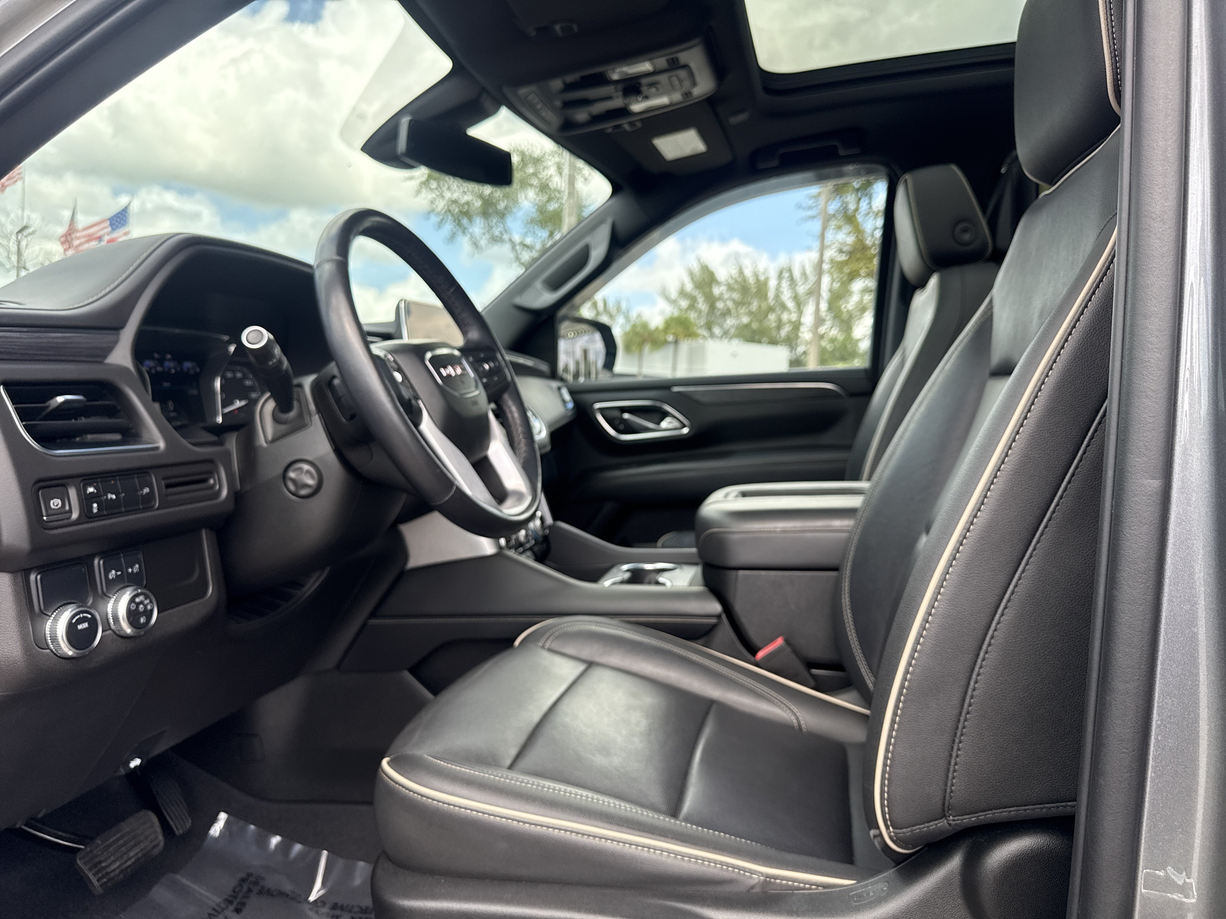 Used 2021 GMC Yukon SLT w/ SLT Premium Package RWD image 14