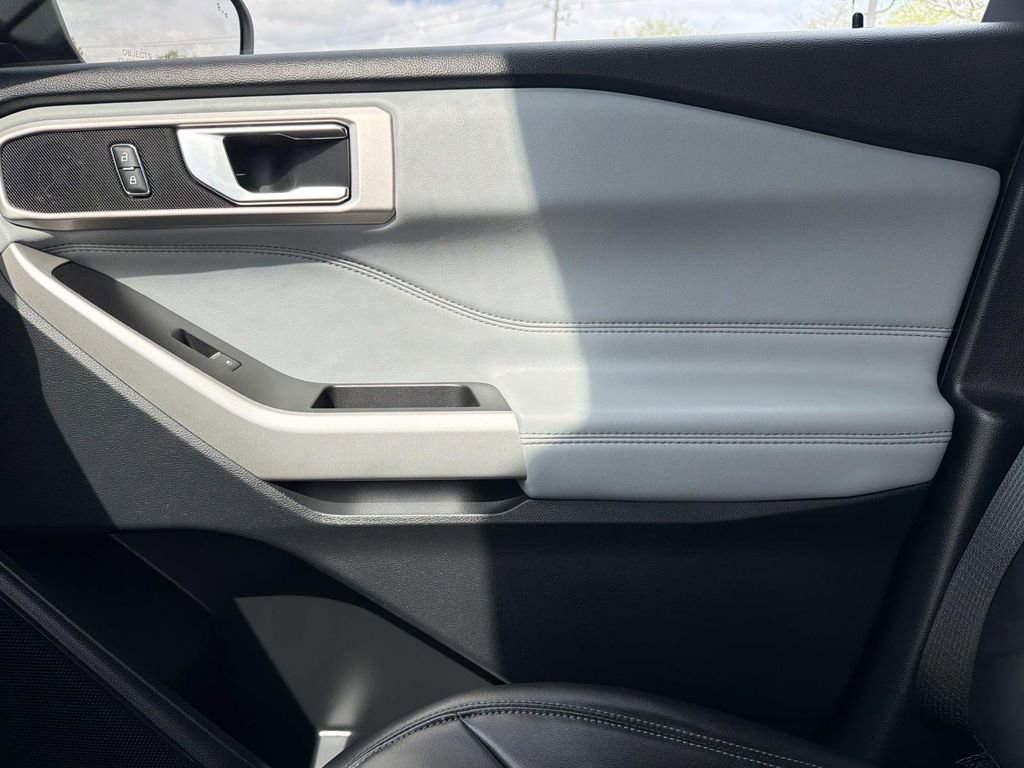 Used 2022 Ford Explorer XLT w/ Equipment Group 202A image 24