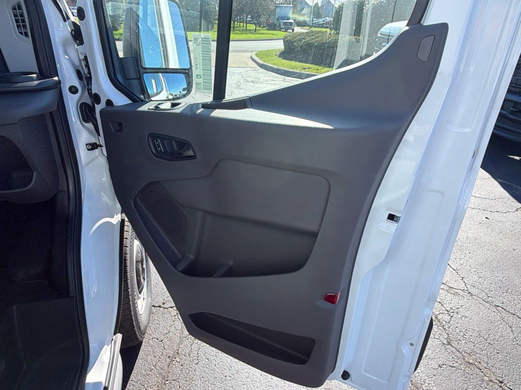New 2027 Ford Transit 250 148 Medium Roof RWD image 26