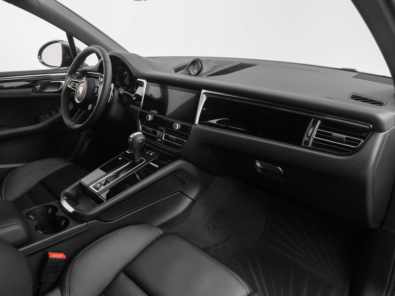 Certified 2025 Porsche Macan AWD/4WD image 19