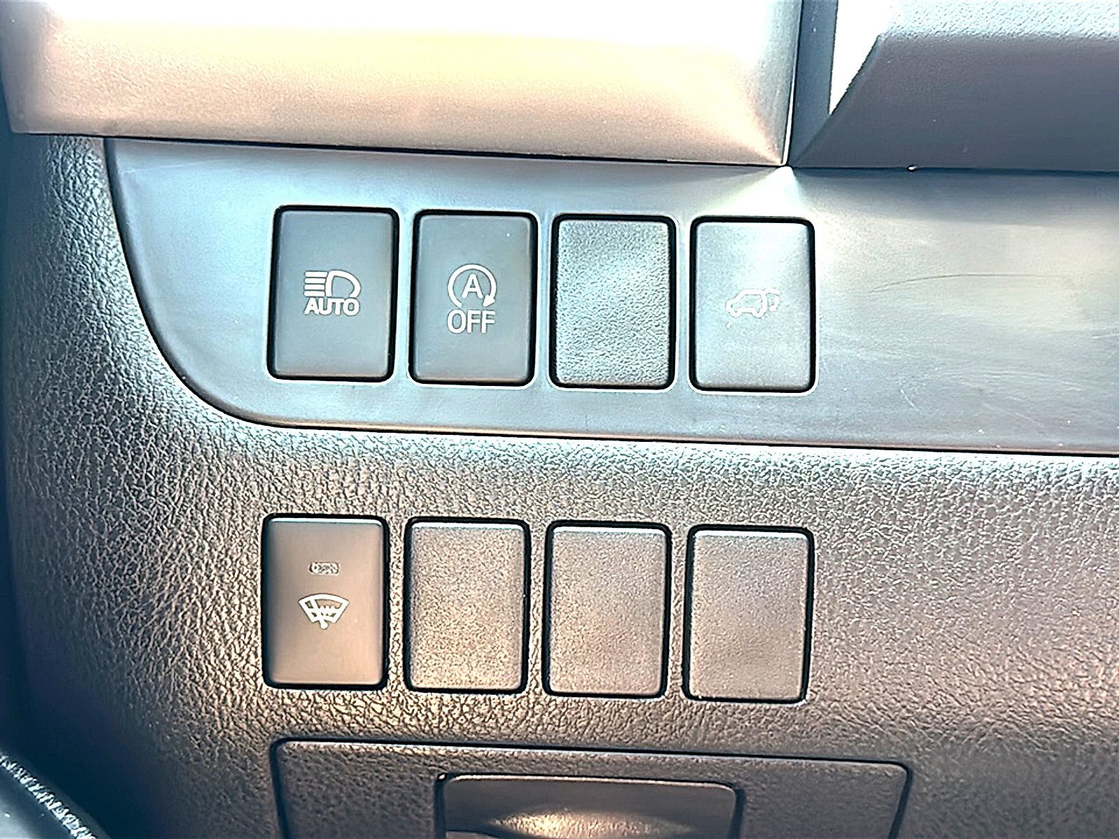 Used 2018 Toyota Highlander Plus FWD image 36