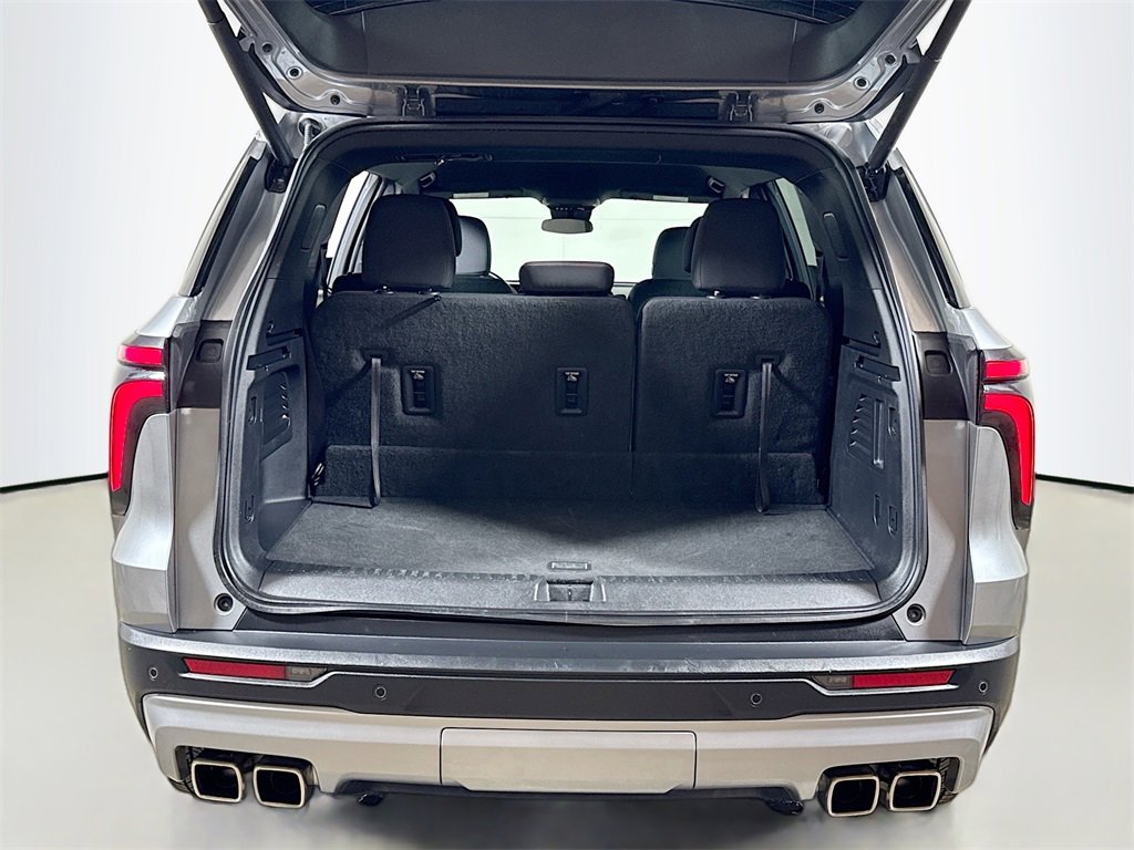 Certified 2025 Chevrolet Traverse LT image 24