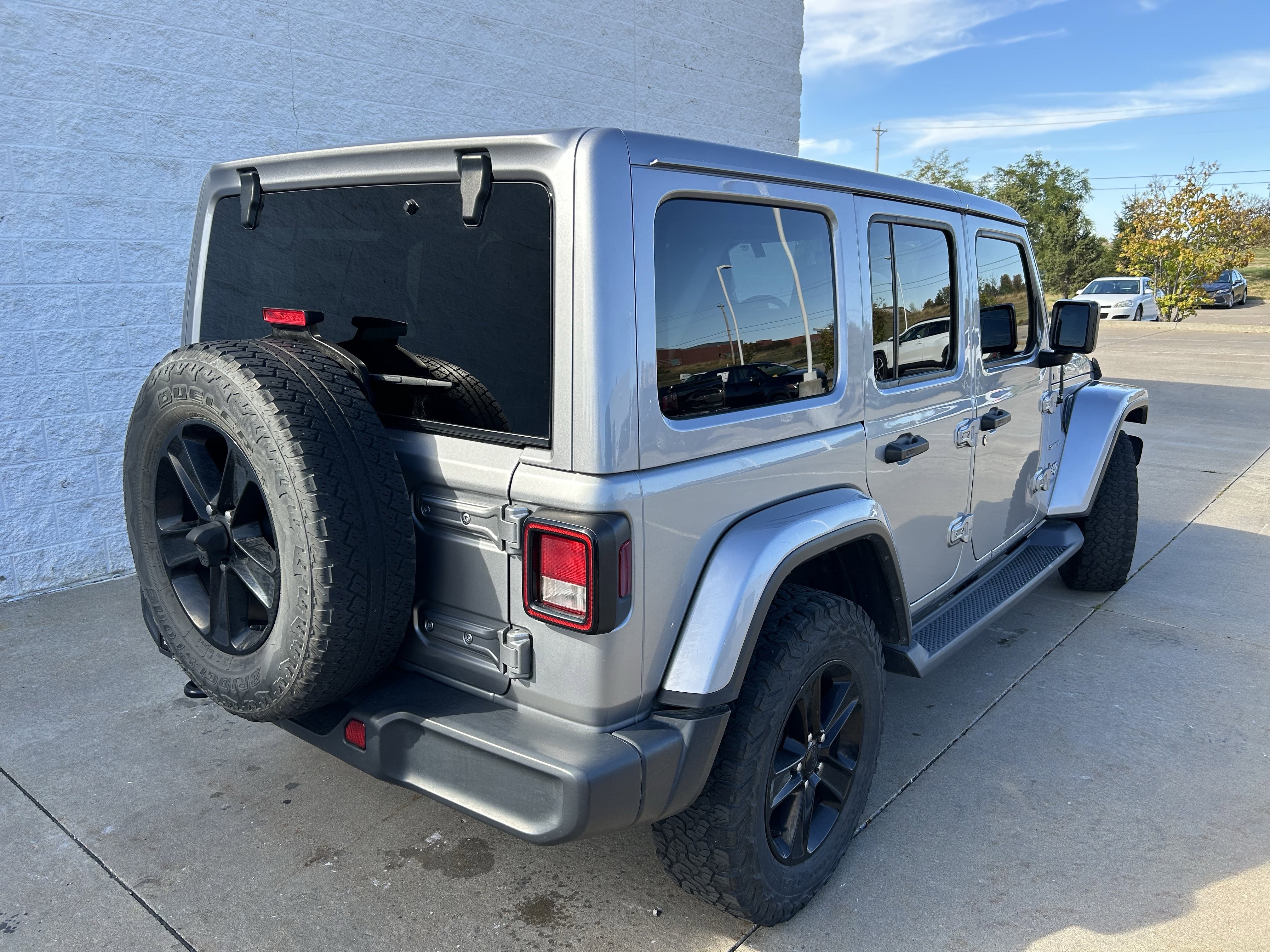 Used 2019 Jeep Wrangler Unlimited Sahara w/ Uconnect 4C Nav & Sound Group image 6
