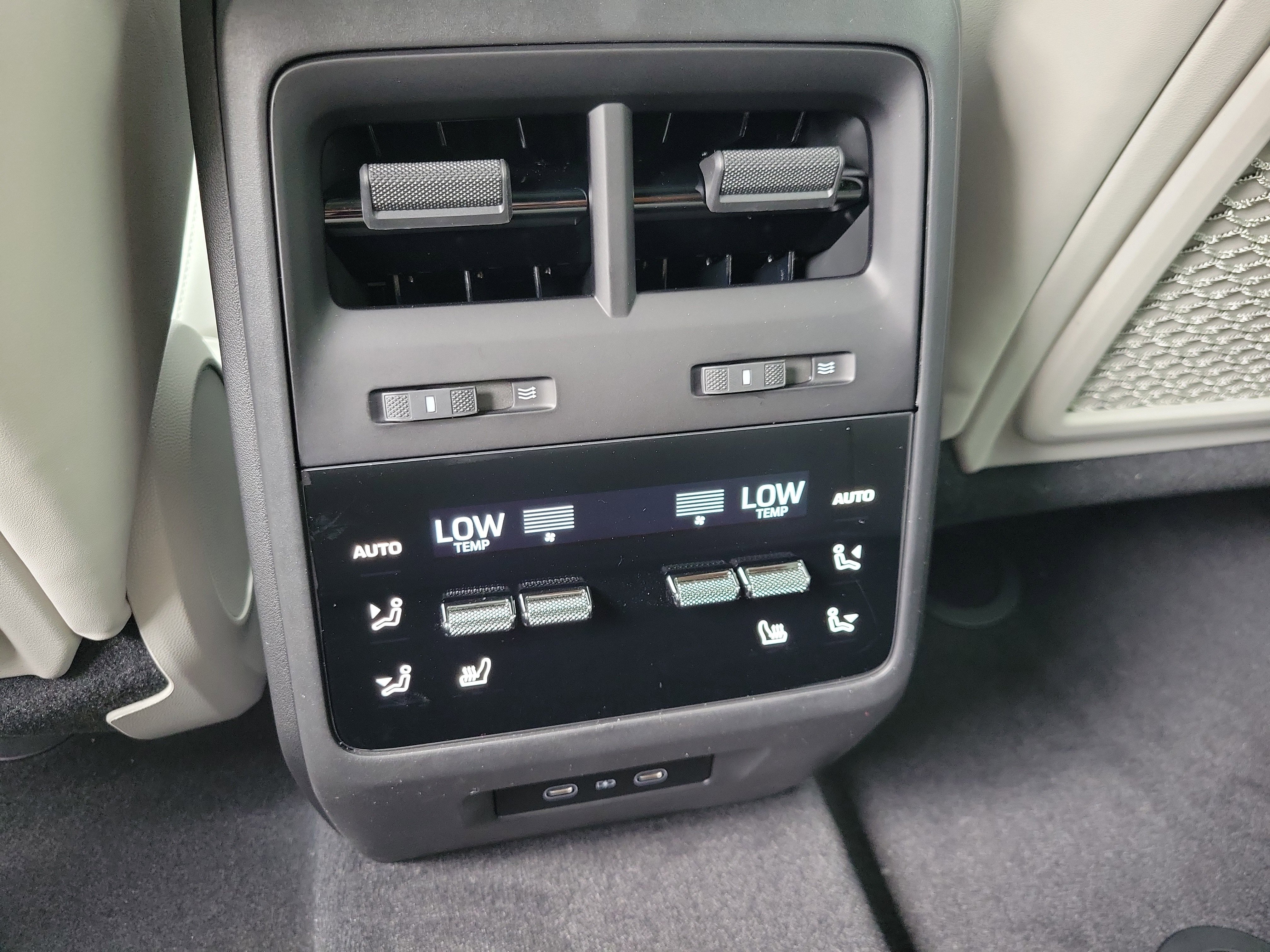 New 2026 Porsche Macan Electric image 17