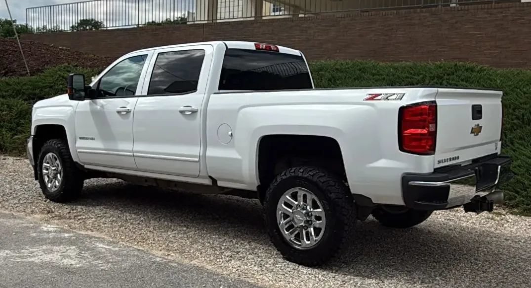 Used 2019 Chevrolet Silverado 2500 LT AWD/4WD image 6