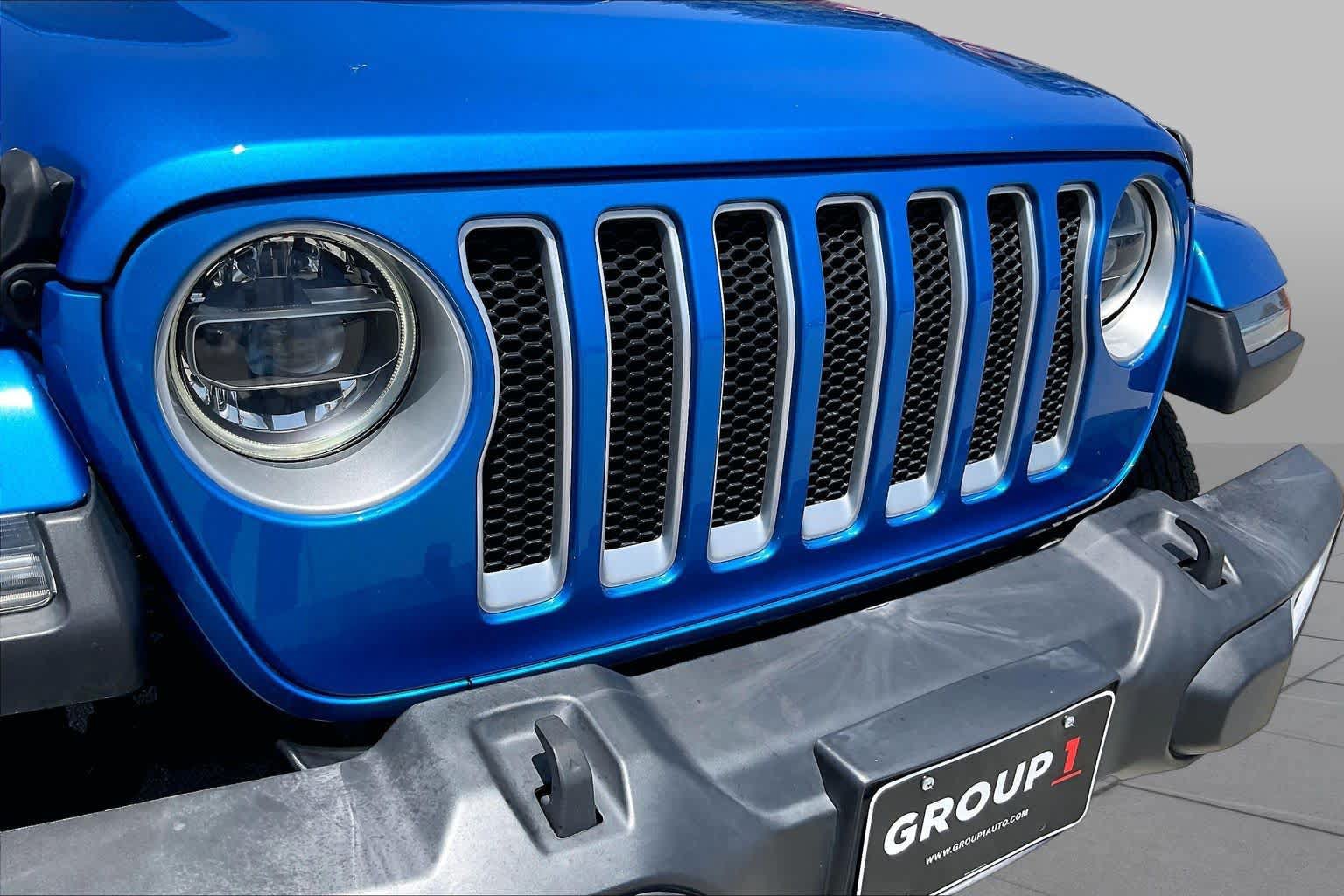 Used 2022 Jeep Wrangler Unlimited Sahara w/ LED Lighting Group AWD/4WD image 28