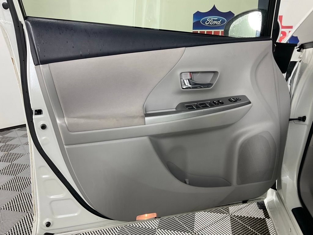 Used 2017 Toyota Prius V Three FWD image 12