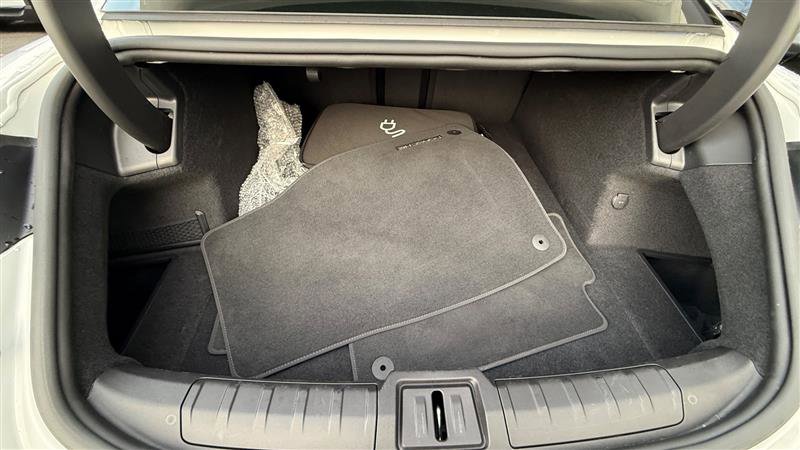 Used 2022 Porsche Taycan image 29