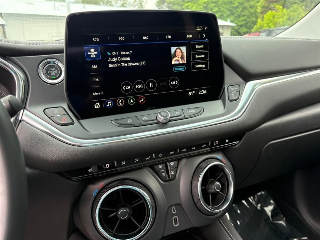 Used 2024 Chevrolet Blazer LT w/ Sound & Technology Package FWD image 11