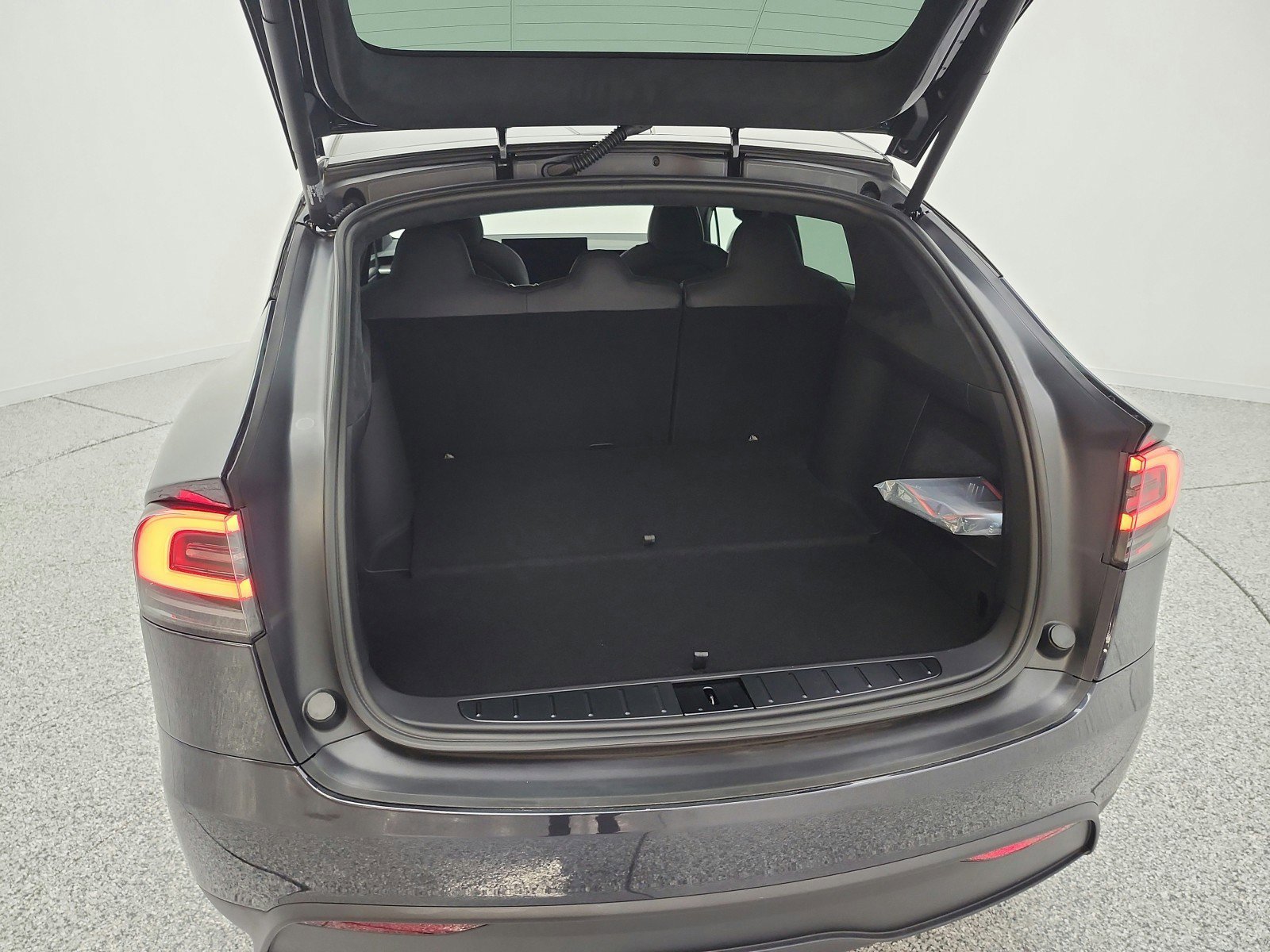 Used 2024 Tesla Model X image 20