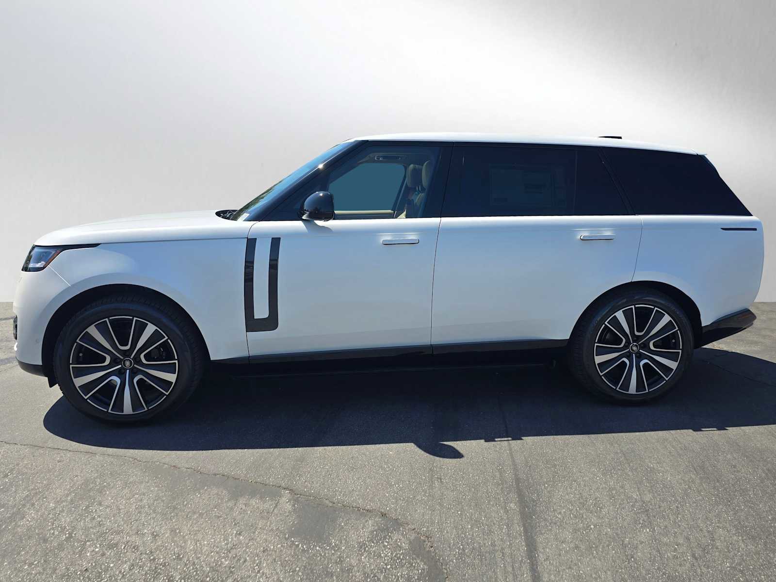 New 2025 Land Rover Range Rover Long Wheelbase SE image 6
