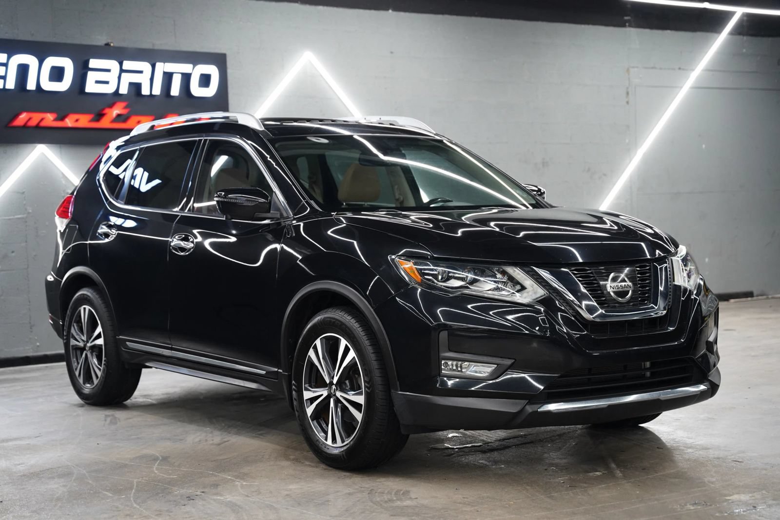 Used 2017 Nissan Rogue SL w/ SL Premium Package FWD image 8