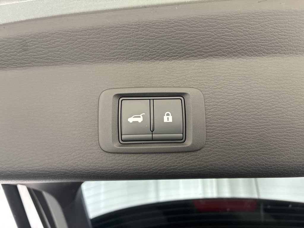 Used 2025 Mitsubishi Outlander AWD image 9