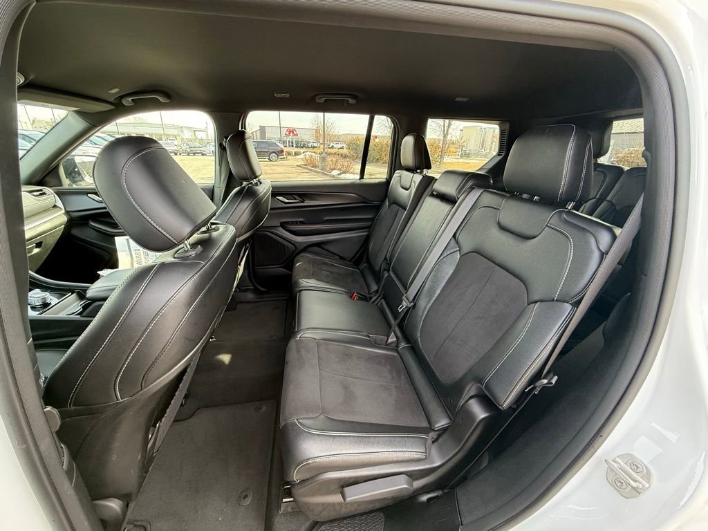 Used 2024 Jeep Grand Cherokee L Laredo image 36