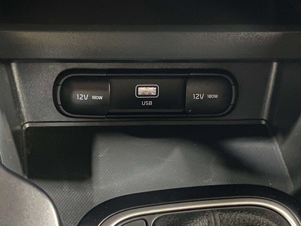 Used 2025 Kia Soul LX w/ LX Technology Package FWD image 29
