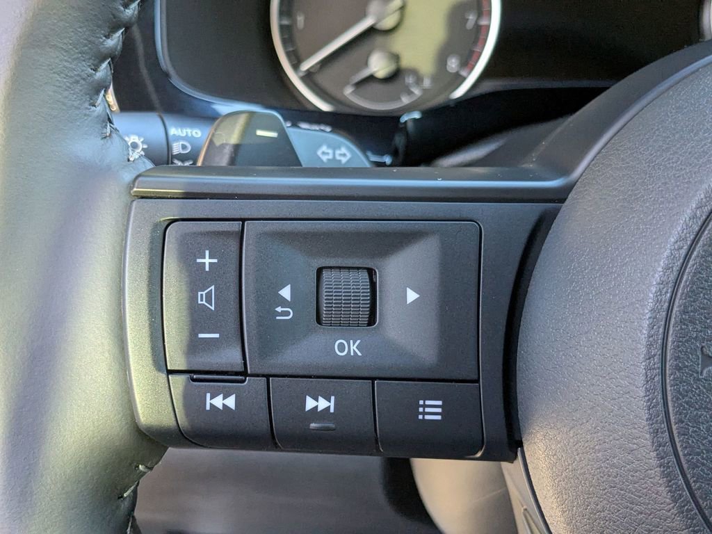 New 2025 Nissan Pathfinder SV image 16