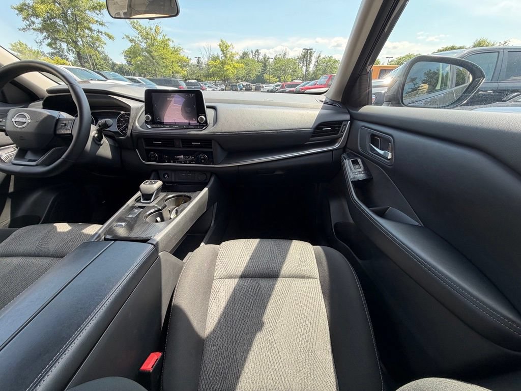 Used 2025 Nissan Rogue SV FWD image 20