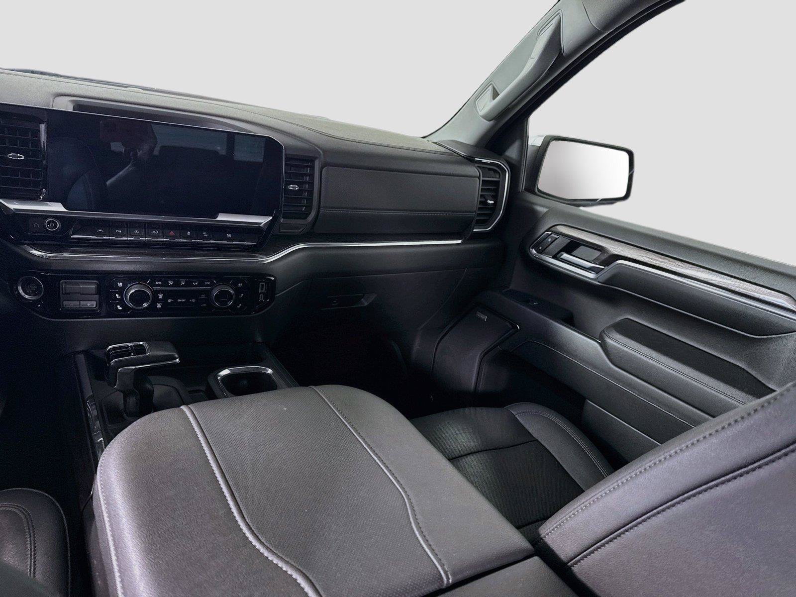 Used 2024 Chevrolet Silverado 1500 LTZ AWD/4WD image 17