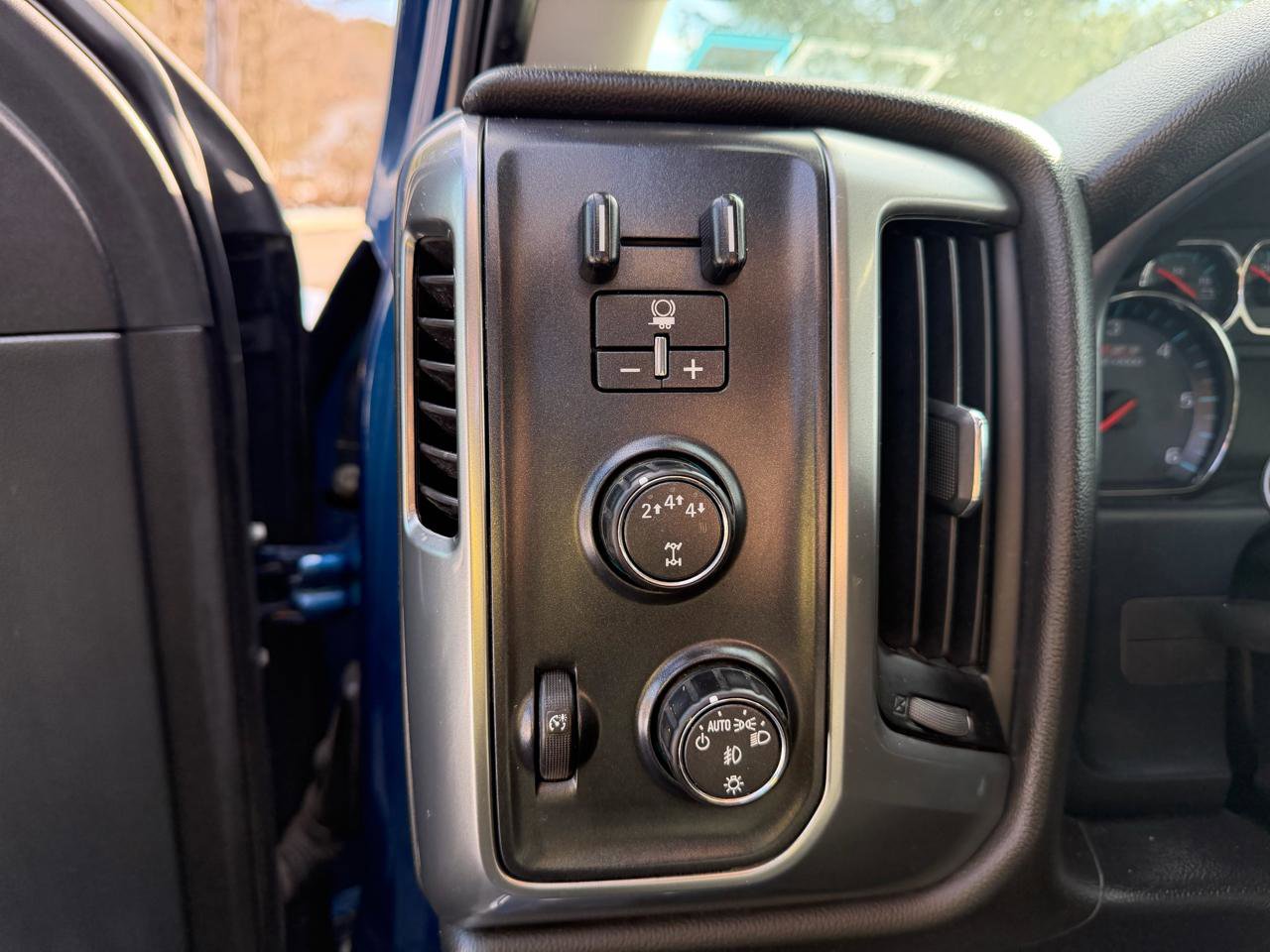 Used 2018 Chevrolet Silverado 2500 LT w/ All Star Edition image 24