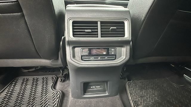 Used 2024 Volkswagen Atlas SE image 30