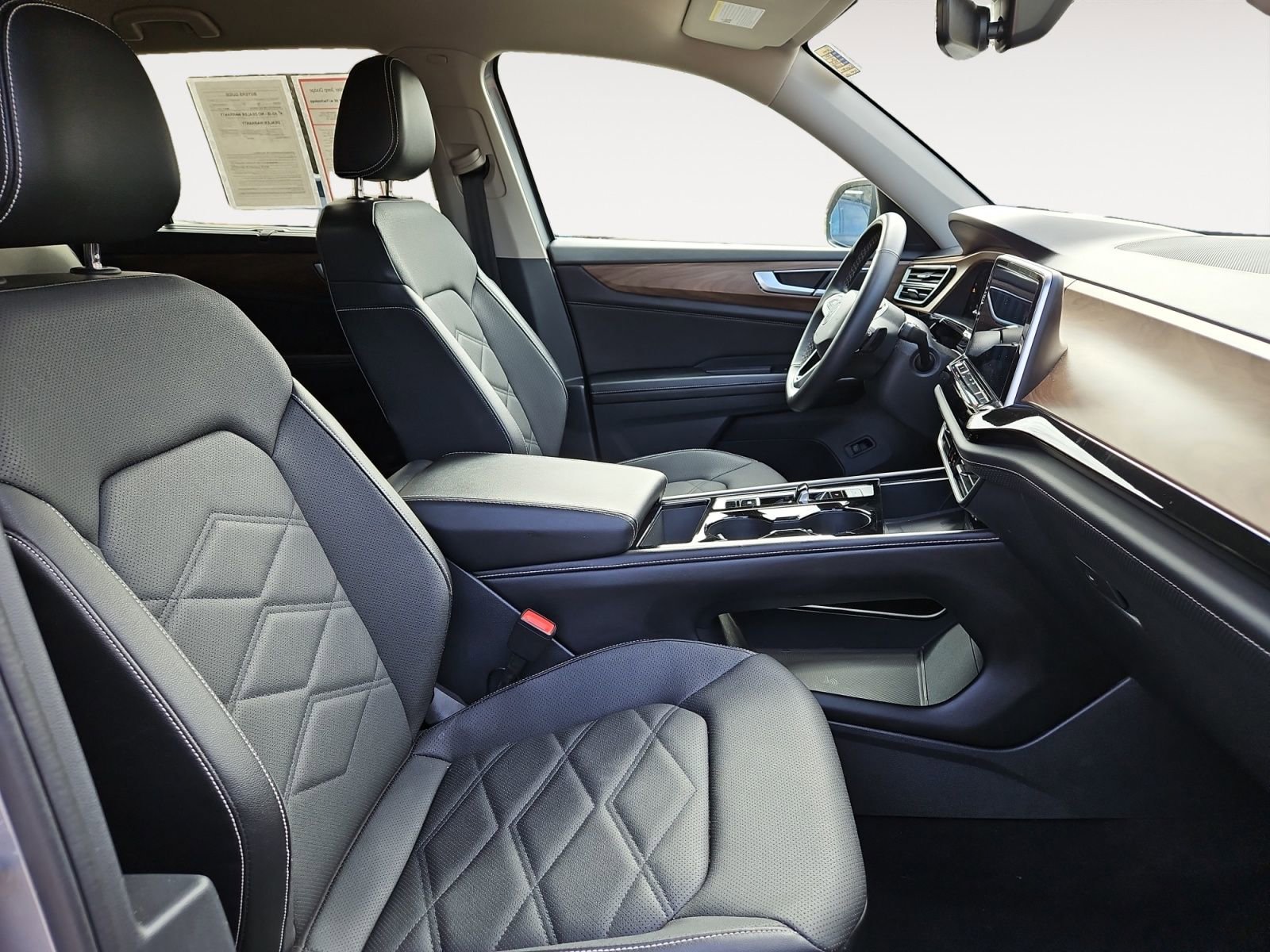 Used 2024 Volkswagen Atlas SE image 15