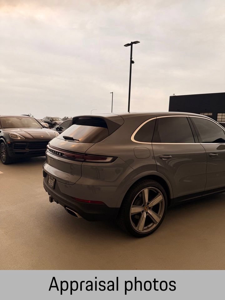 Certified 2024 Porsche Cayenne AWD/4WD image 2