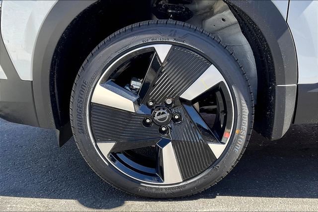 New 2026 Nissan Kicks SR w/ Cold Weather Package FWD image 9