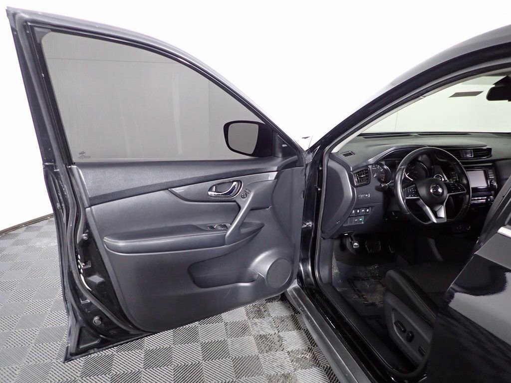 Used 2020 Nissan Rogue SV image 22