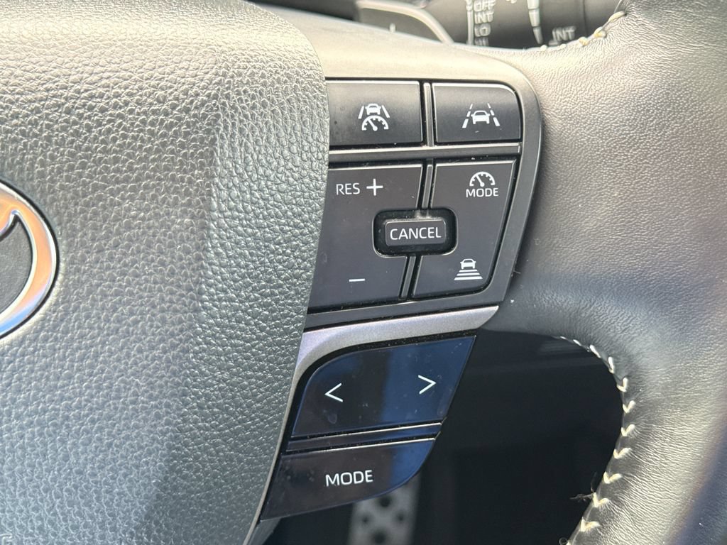 Used 2025 Toyota Camry SE FWD image 29