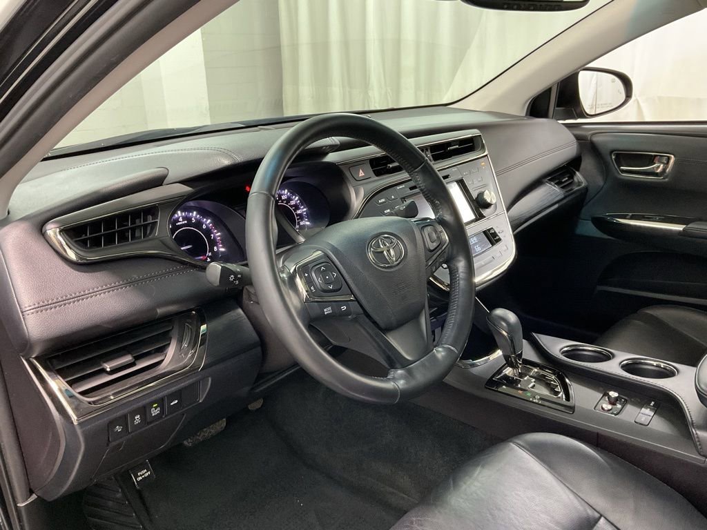 Used 2018 Toyota Avalon Touring image 17
