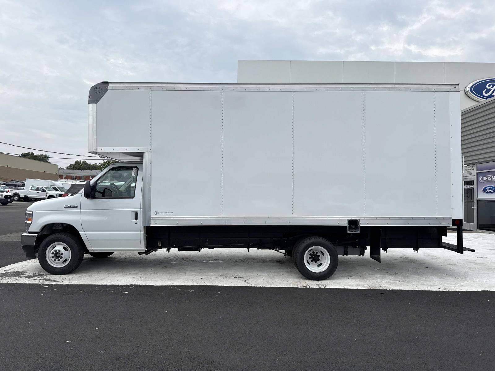 New 2027 Ford E-450 and Econoline 450 Super Duty w/ Power Equipment Group RWD image 6