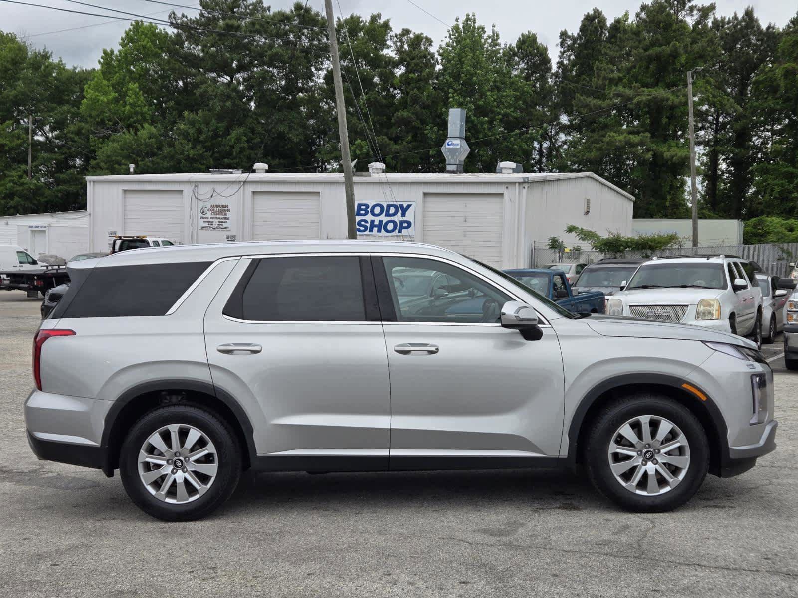Used 2023 Hyundai Palisade SEL FWD image 4