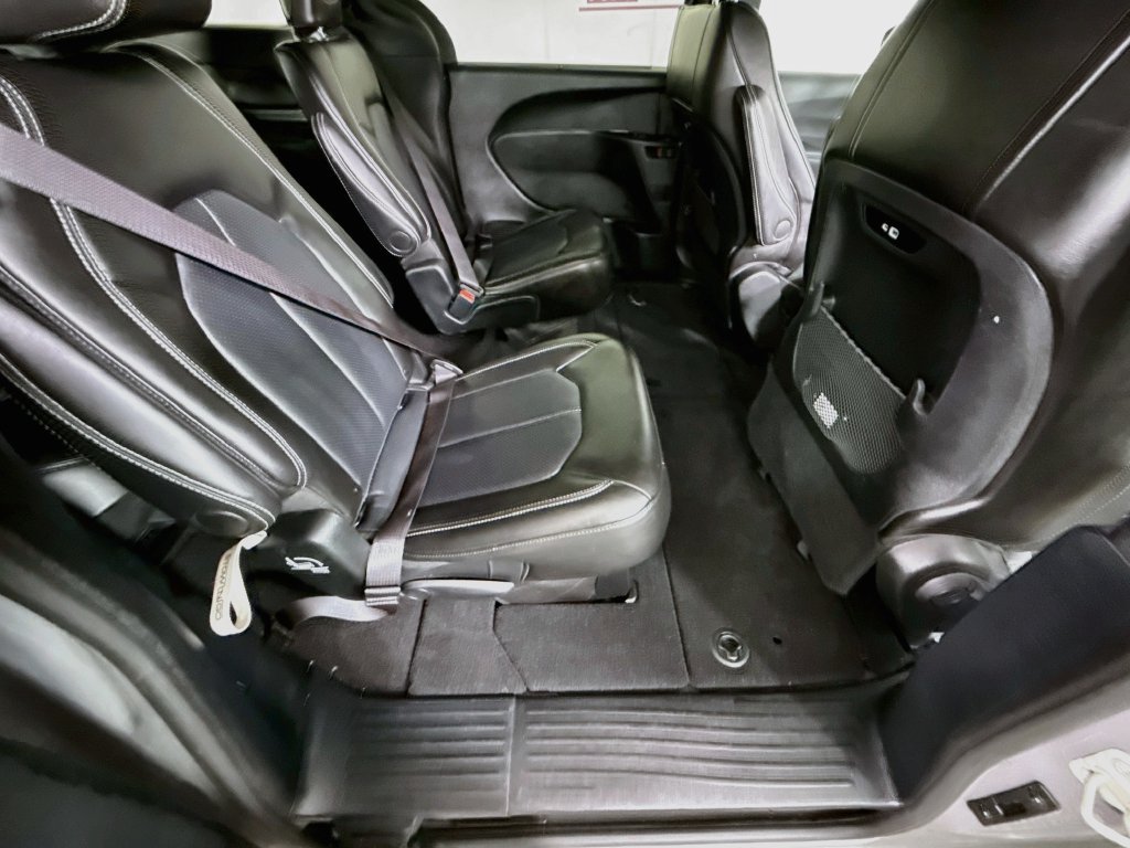 Used 2025 Chrysler Pacifica Select FWD image 30