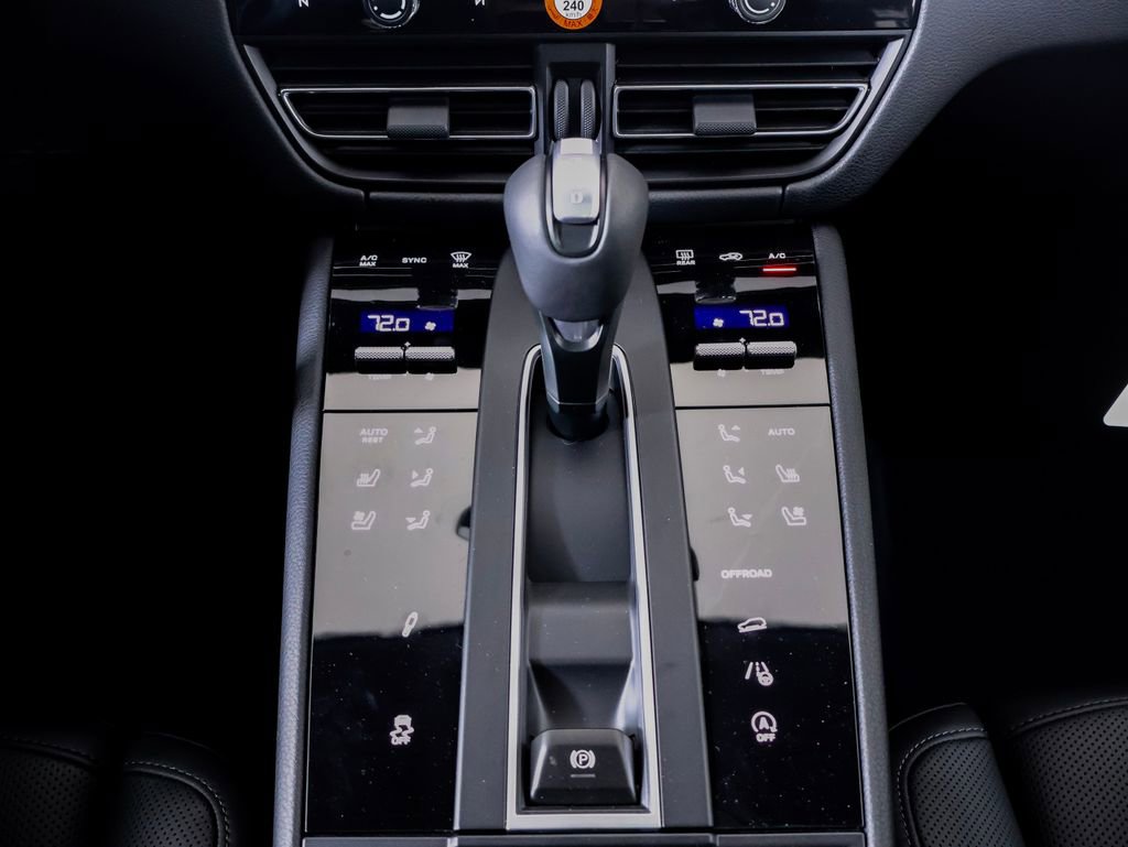 New 2026 Porsche Macan Turbo AWD/4WD image 21