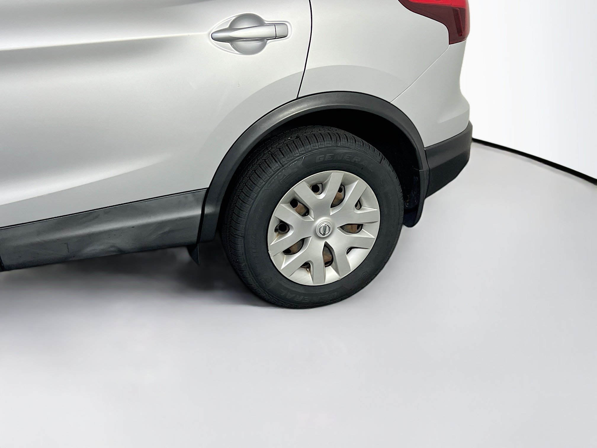Used 2018 Nissan Rogue Sport S AWD/4WD image 28