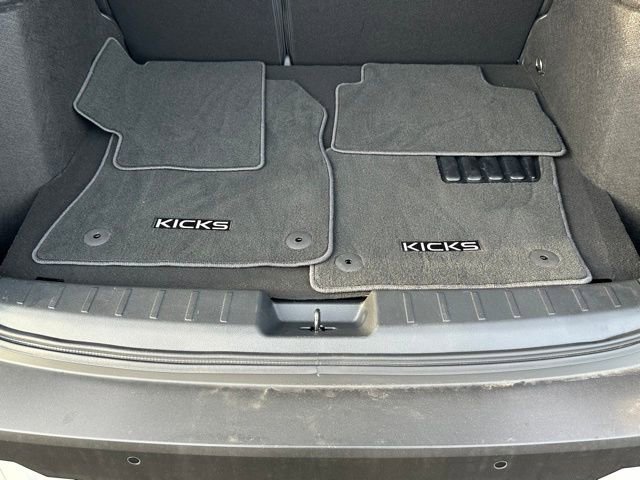 Used 2025 Nissan Kicks SR AWD/4WD image 18